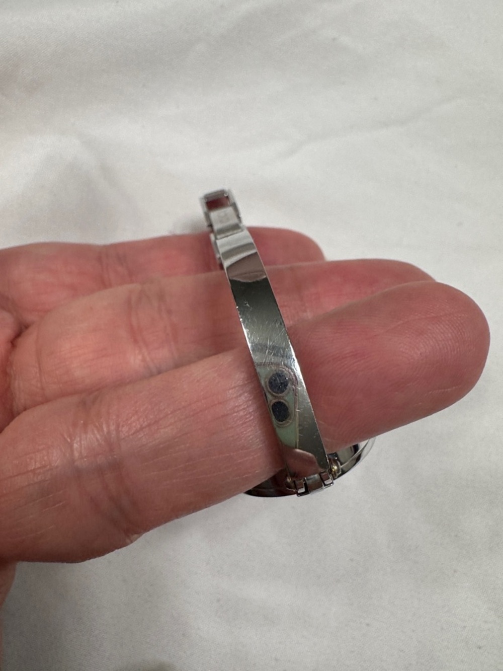 Authentic Gucci Silver Bangle Watch with Green and Red Stripe Dial - Picture 4 of 14